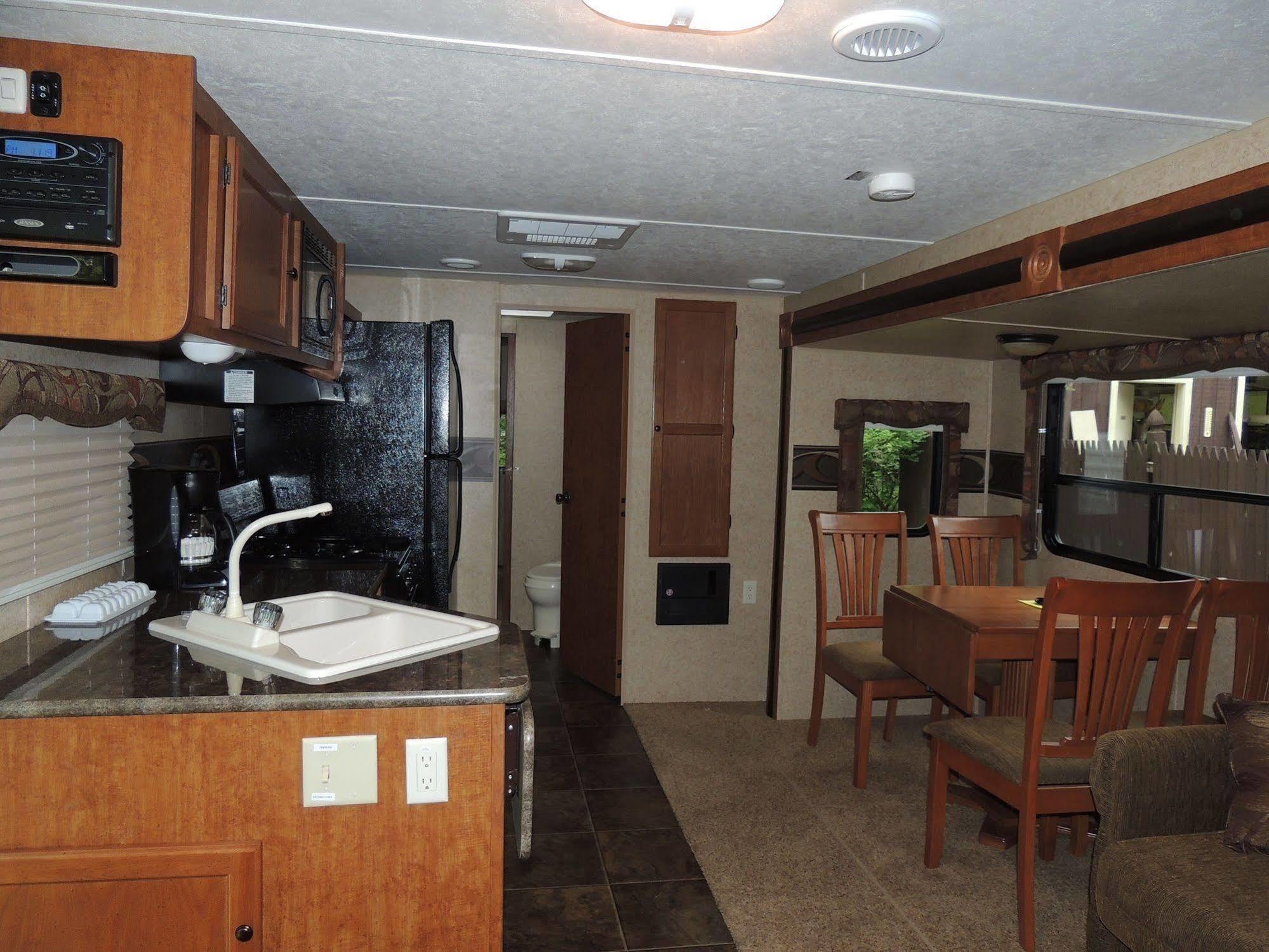 Lake George Escape - Campground Warrensburg Exteriör bild